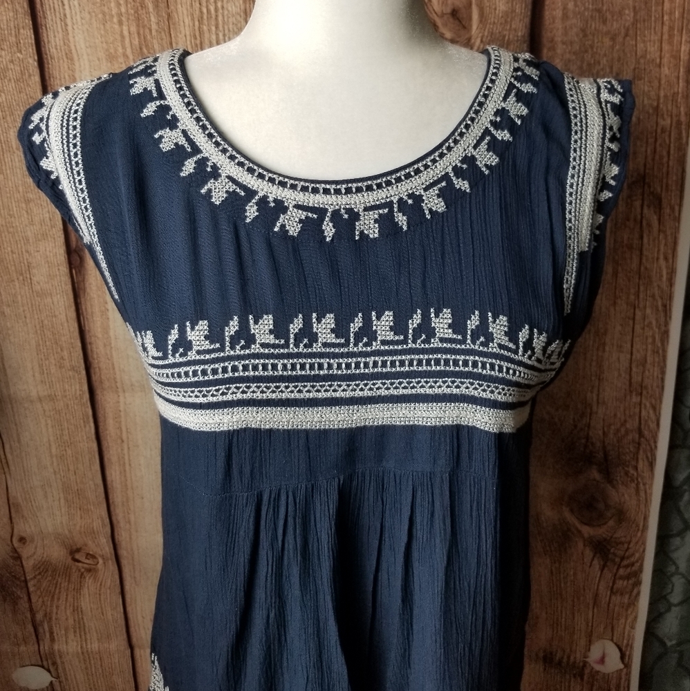Alya floral embroidered sleeveless top siz… - Picture 7 of 8